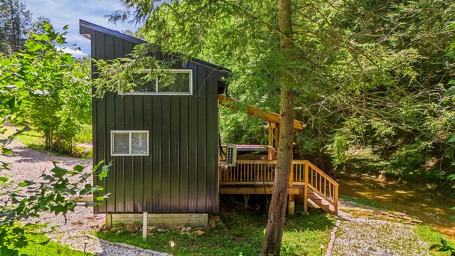 76 High Falls Creek Drive, Campton, KY 41301