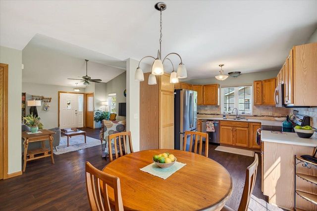 1070 Vinyard Drive, Oregon, WI 53575