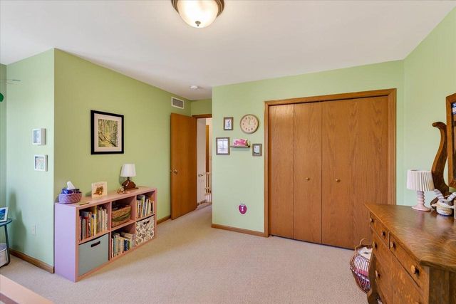 1070 Vinyard Drive, Oregon, WI 53575