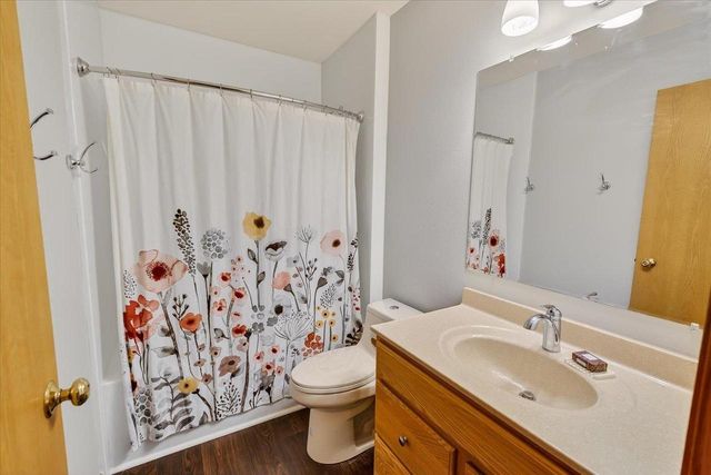 1070 Vinyard Drive, Oregon, WI 53575