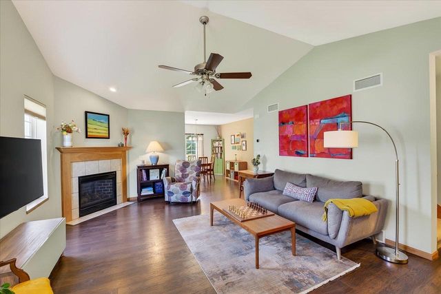 1070 Vinyard Drive, Oregon, WI 53575