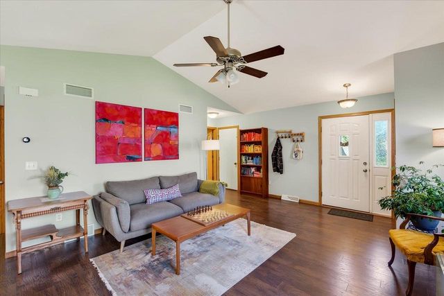 1070 Vinyard Drive, Oregon, WI 53575