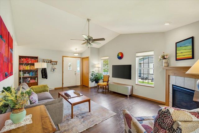 1070 Vinyard Drive, Oregon, WI 53575