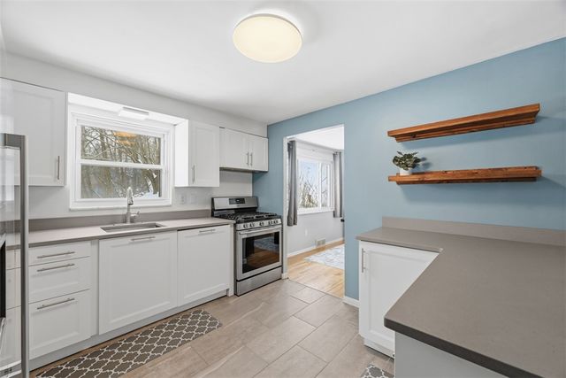 120 Knoll Dr, Penn Hills, PA 15147