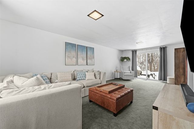 120 Knoll Dr, Penn Hills, PA 15147