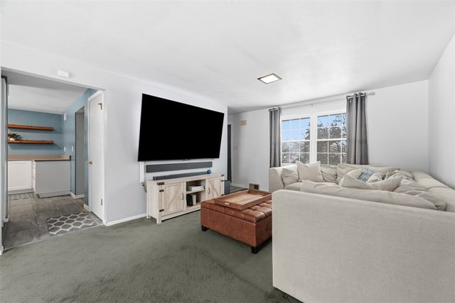 120 Knoll Dr, Penn Hills, PA 15147