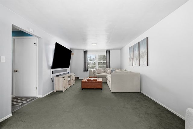 120 Knoll Dr, Penn Hills, PA 15147