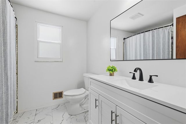 120 Knoll Dr, Penn Hills, PA 15147