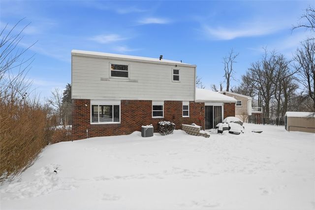 120 Knoll Dr, Penn Hills, PA 15147