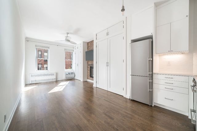238 E 84th St Apt 3B, New York City, NY 10028