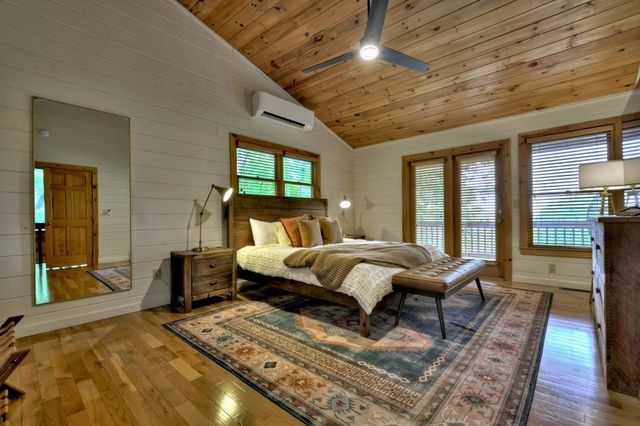 384 Mountain Highlands Court, Blue Ridge, GA 30513