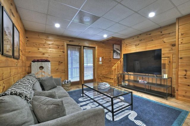 384 Mountain Highlands Court, Blue Ridge, GA 30513