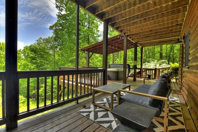 384 Mountain Highlands Court, Blue Ridge, GA 30513