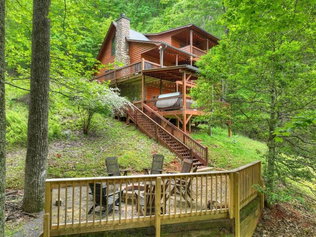 384 Mountain Highlands Court, Blue Ridge, GA 30513