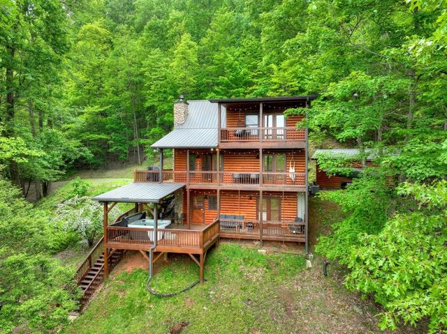 384 Mountain Highlands Court, Blue Ridge, GA 30513