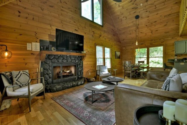 384 Mountain Highlands Court, Blue Ridge, GA 30513