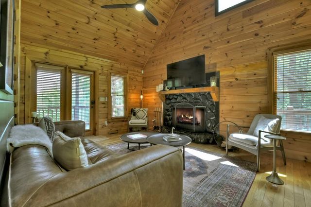 384 Mountain Highlands Court, Blue Ridge, GA 30513