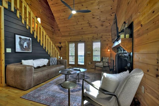 384 Mountain Highlands Court, Blue Ridge, GA 30513