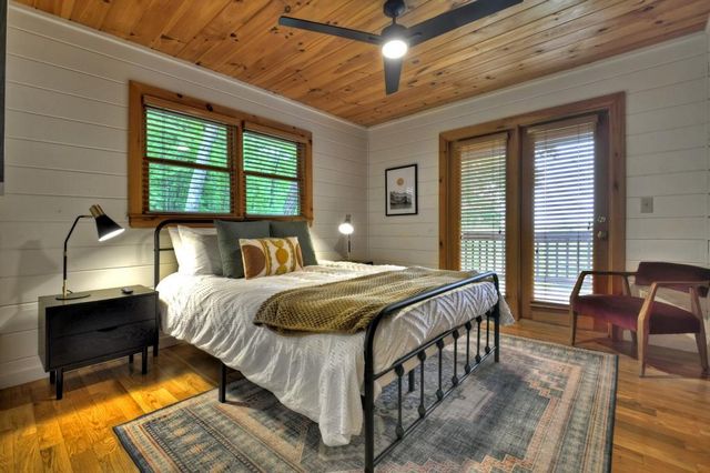 384 Mountain Highlands Court, Blue Ridge, GA 30513