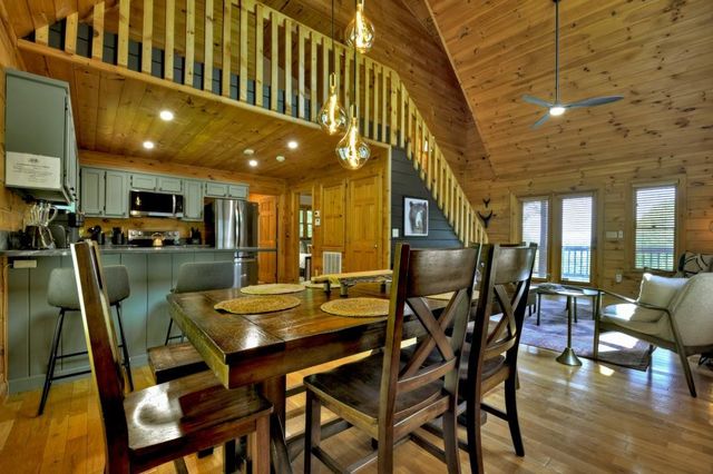 384 Mountain Highlands Court, Blue Ridge, GA 30513