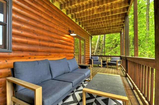 384 Mountain Highlands Court, Blue Ridge, GA 30513