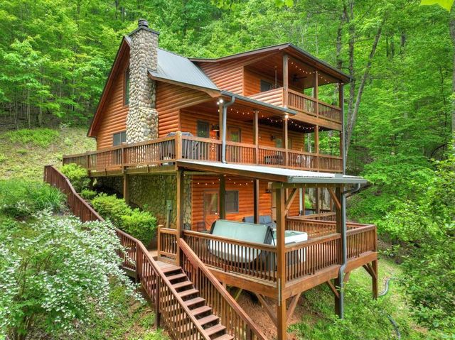 384 Mountain Highlands Court, Blue Ridge, GA 30513