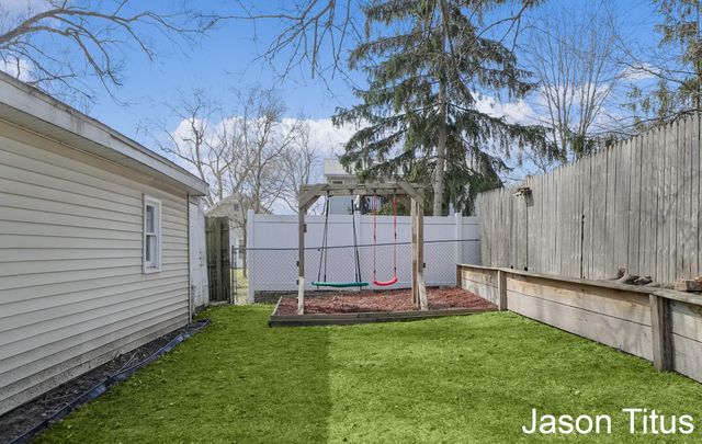 2507 Day Avenue Nw, City Of Walker, MI 49544