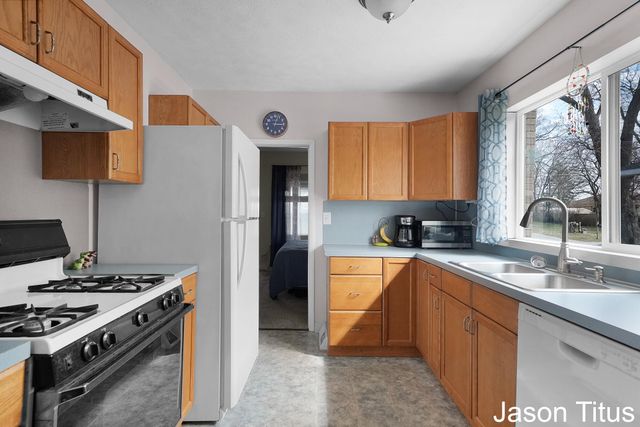 2507 Day Avenue Nw, City Of Walker, MI 49544