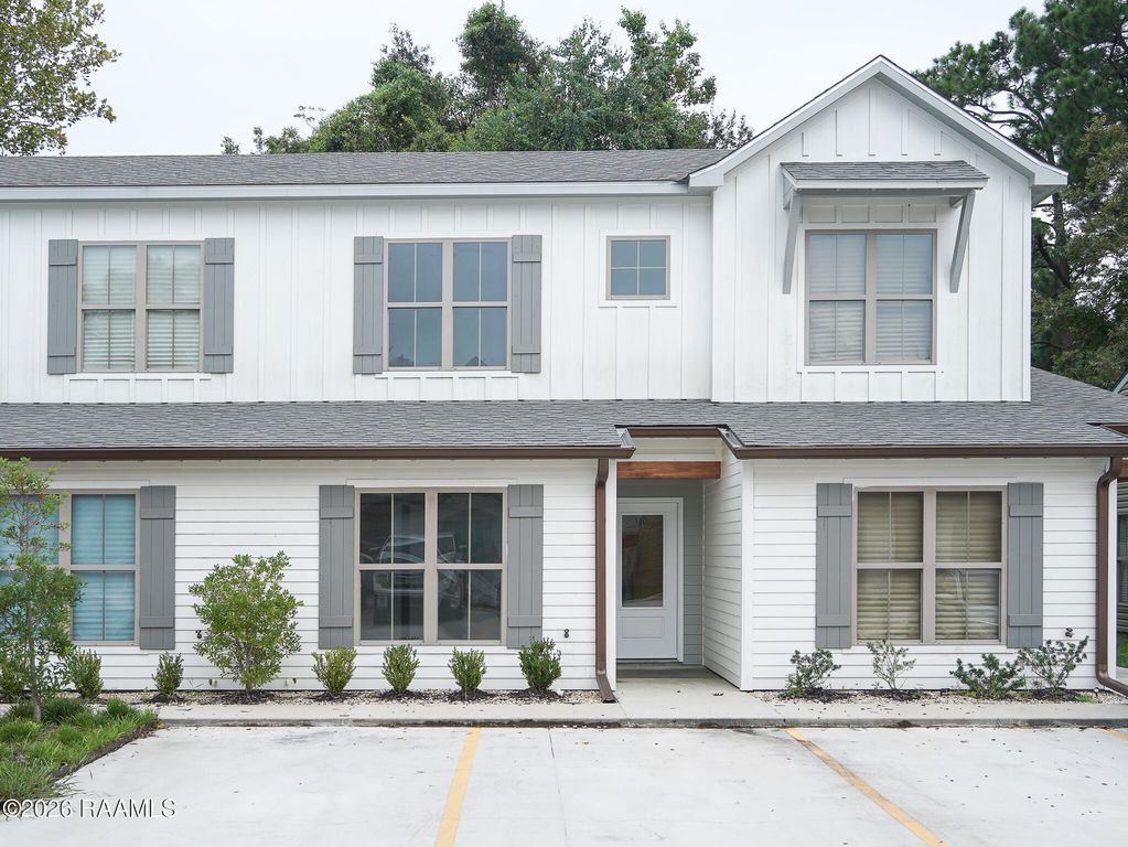 110 Oak Plains Alley, Lafayette, LA 70508