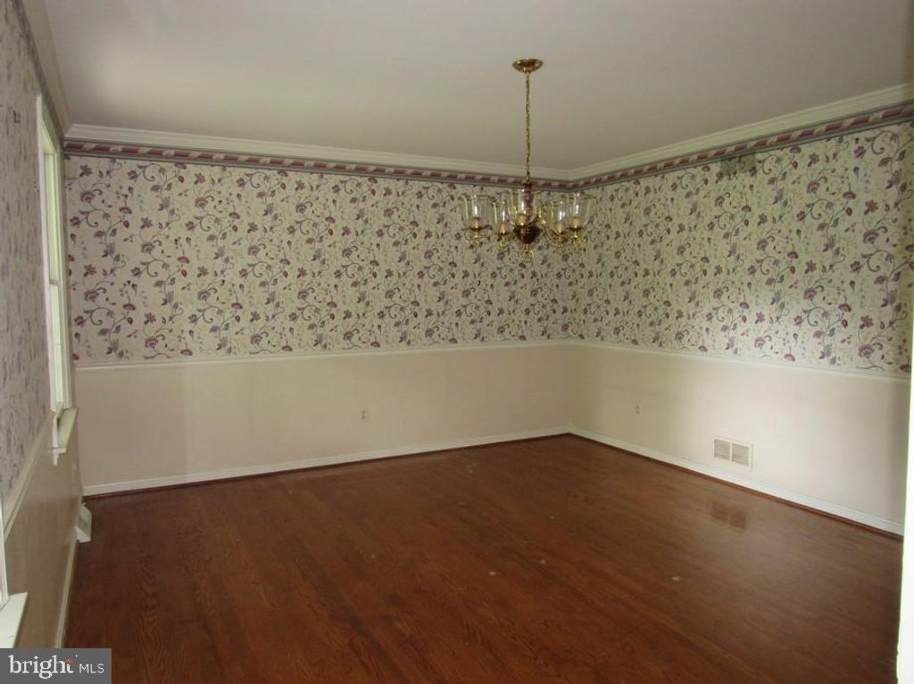 Image 10 of property listing at 3107 MOORES RD, Baldwin, MD 21013