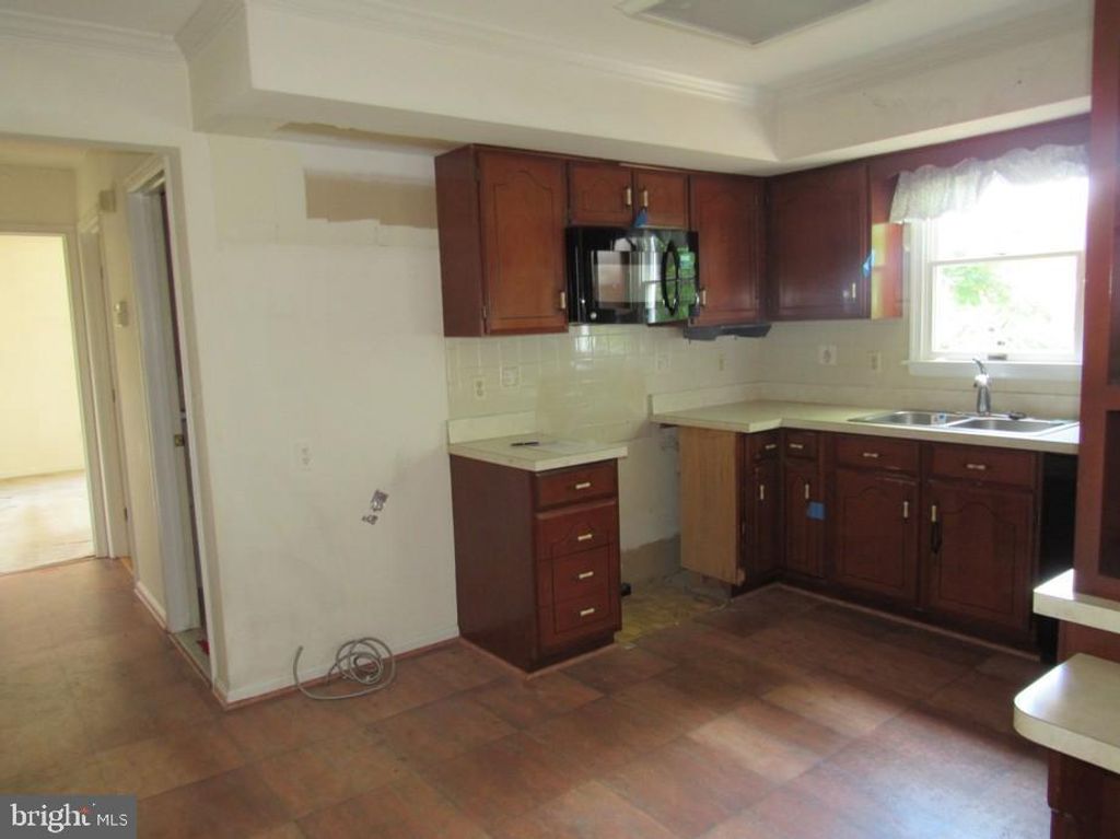 Image 11 of property listing at 3107 MOORES RD, Baldwin, MD 21013