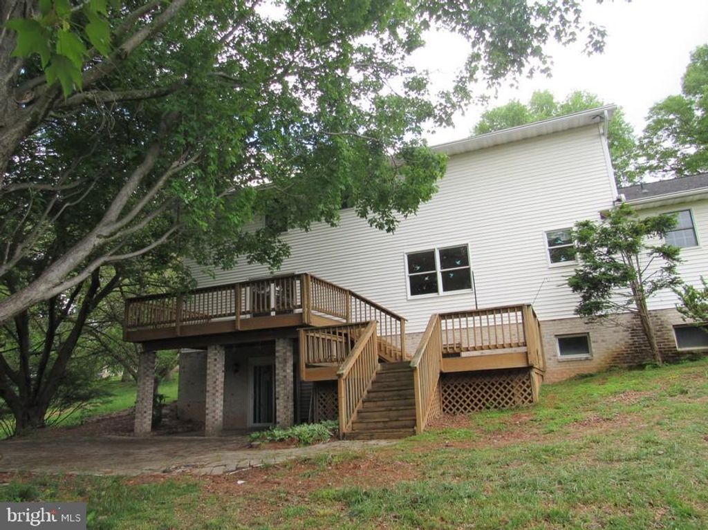 Image 2 of property listing at 3107 MOORES RD, Baldwin, MD 21013