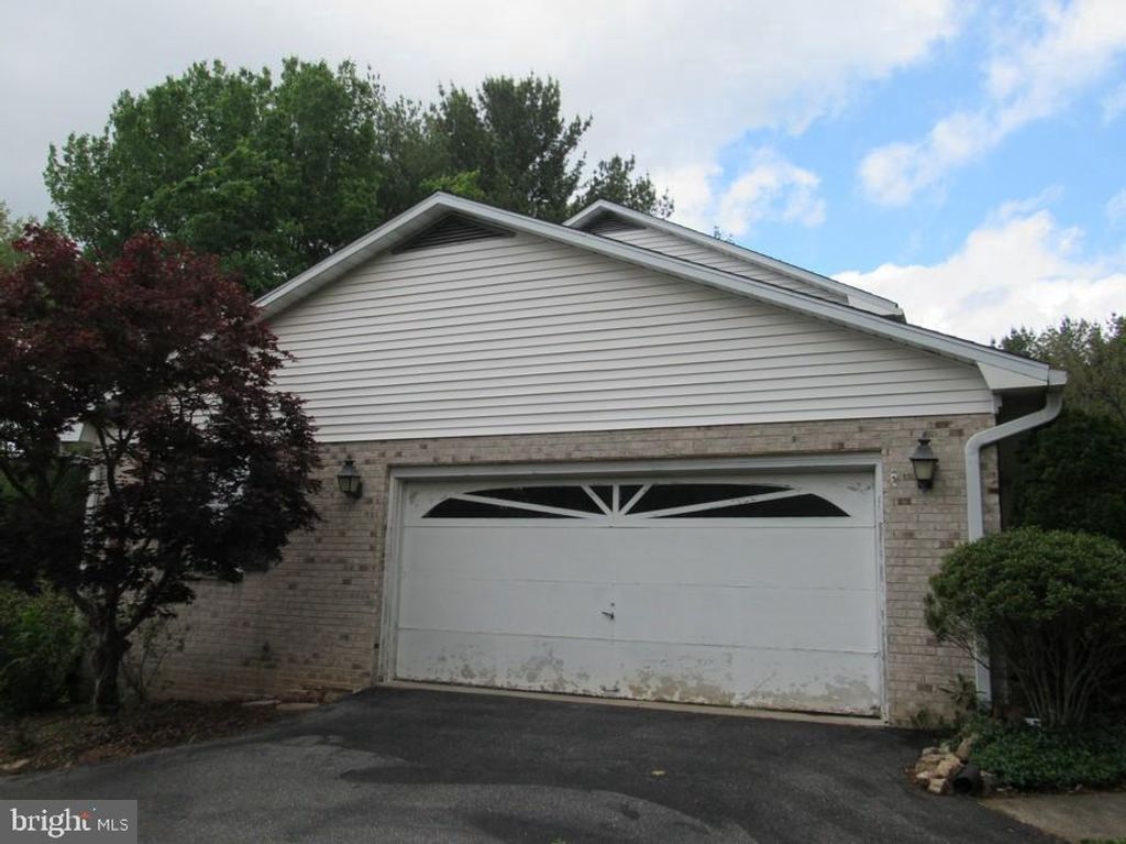 Image 3 of property listing at 3107 MOORES RD, Baldwin, MD 21013