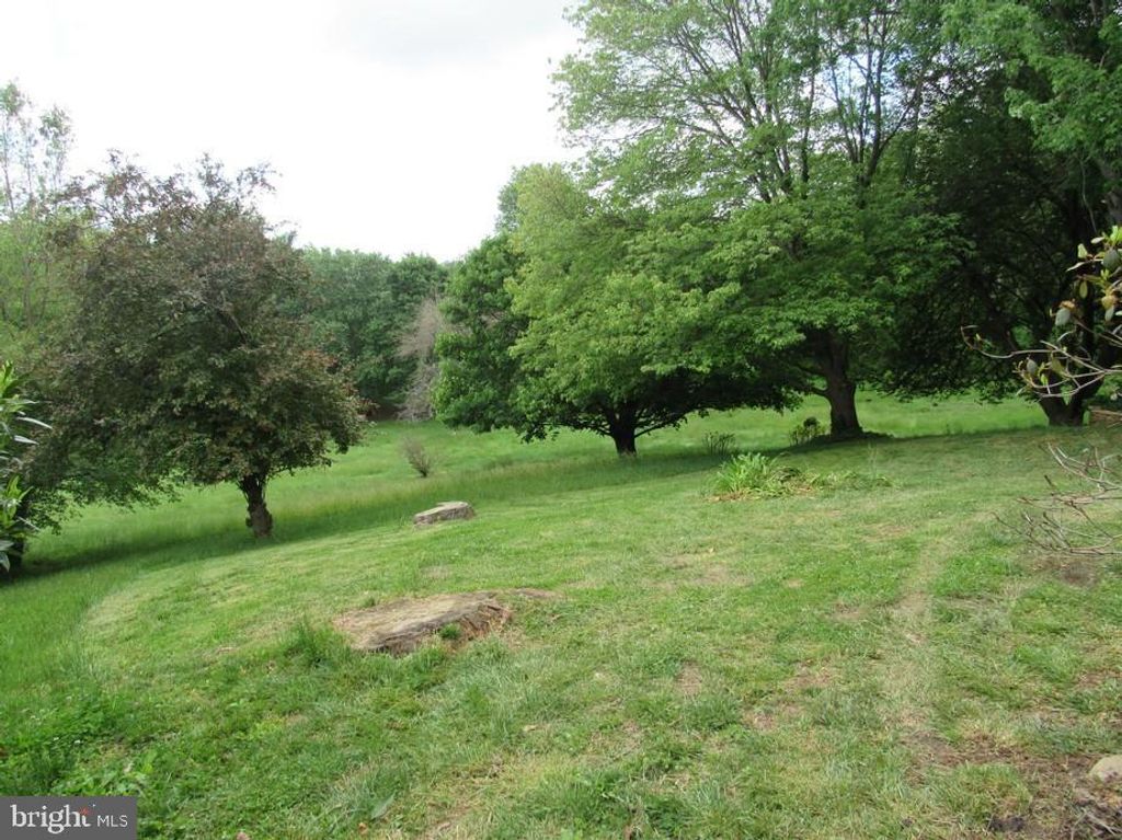 Image 7 of property listing at 3107 MOORES RD, Baldwin, MD 21013