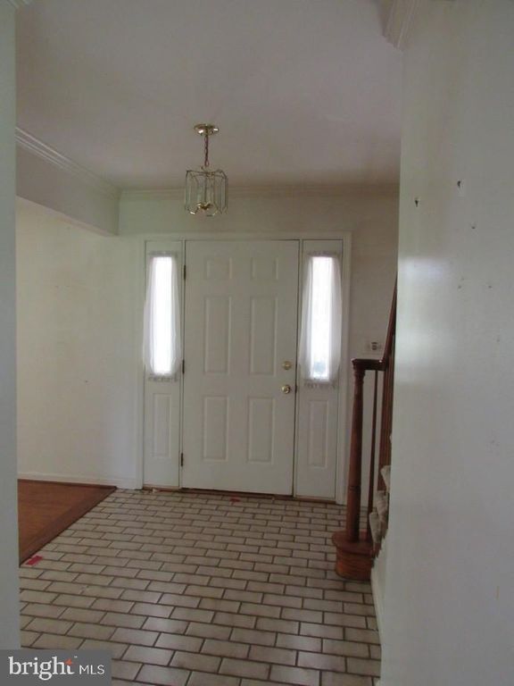 Image 8 of property listing at 3107 MOORES RD, Baldwin, MD 21013