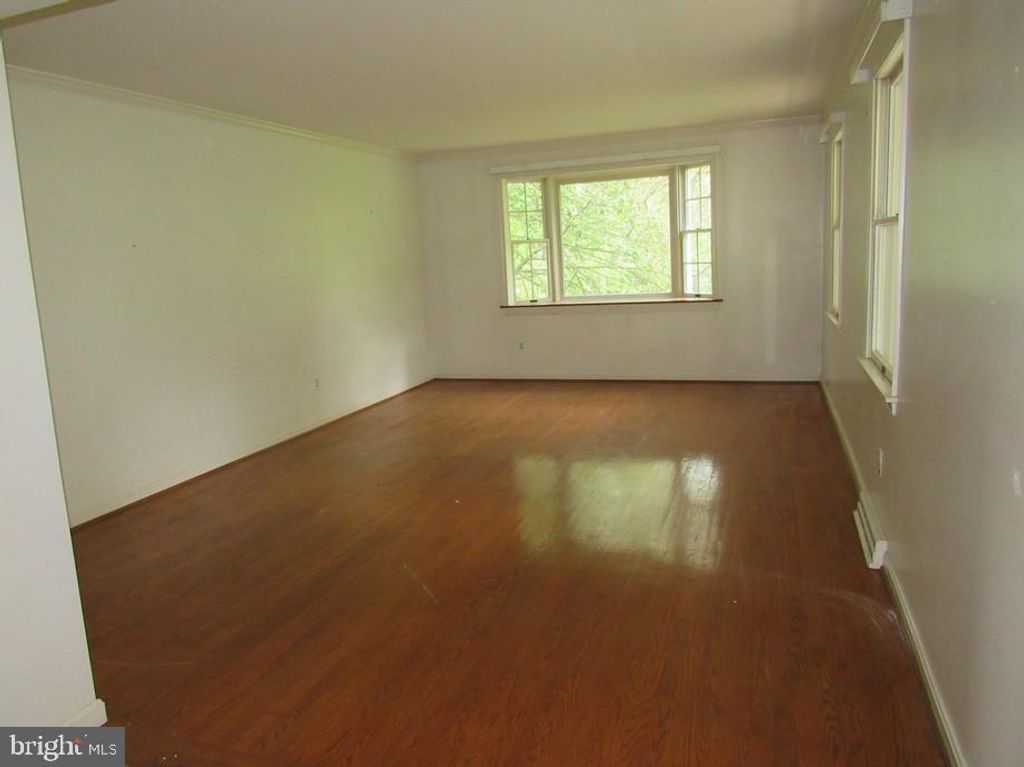 Image 9 of property listing at 3107 MOORES RD, Baldwin, MD 21013