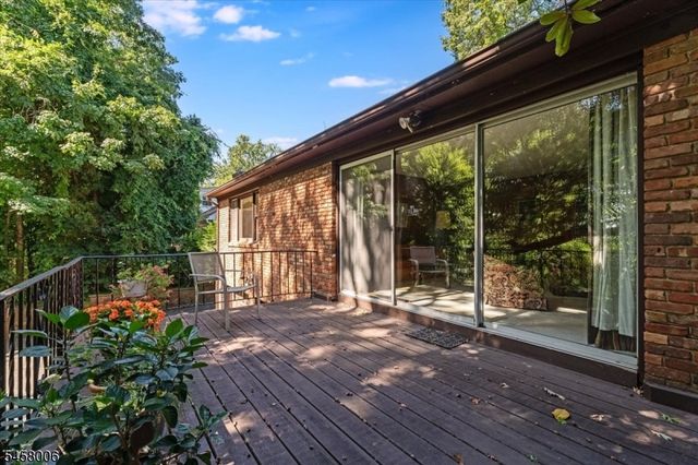 18 Tree Top Dr, Springfield Twp., NJ 07081