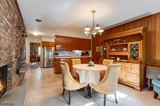 18 Tree Top Dr, Springfield Twp., NJ 07081