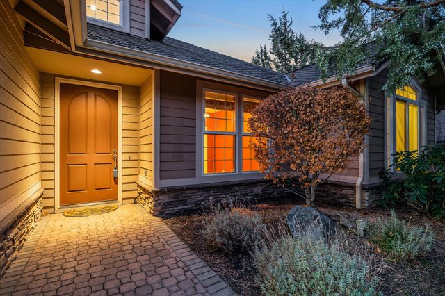 3269 NW Fairway Heights Drive, Bend, OR 97703