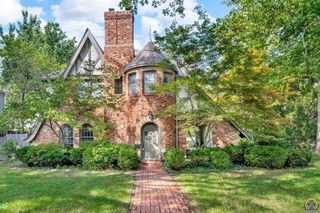 3100 SW Canterbury LN, Topeka, KS 66604