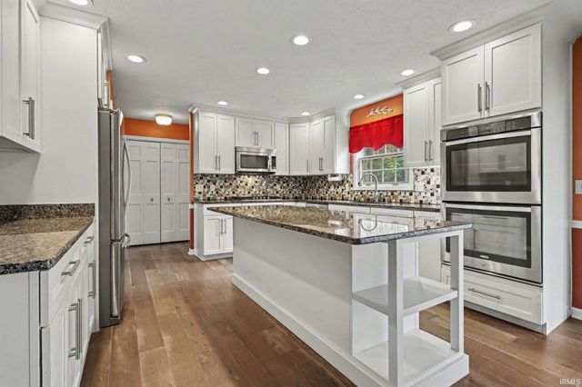 15518 Spring Meadow Lane, Granger, IN 46530