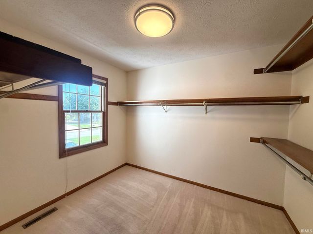 15518 Spring Meadow Lane, Granger, IN 46530