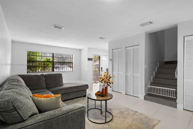 10936 NW 7th St 1003, Miami, FL 33172