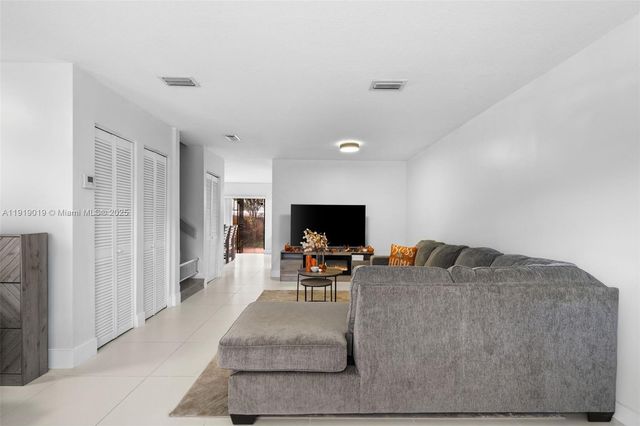 10936 NW 7th St 1003, Miami, FL 33172