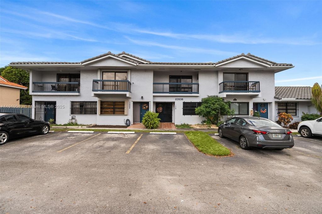10936 NW 7th St 1003, Miami, FL 33172