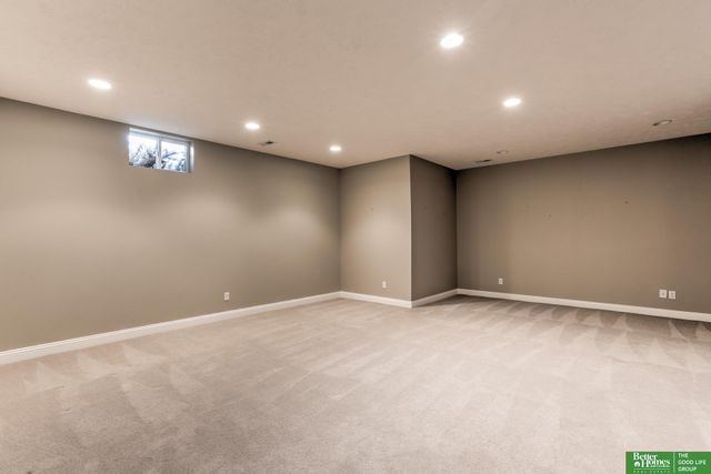 15704 Hartman Avenue, Omaha, NE 68116
