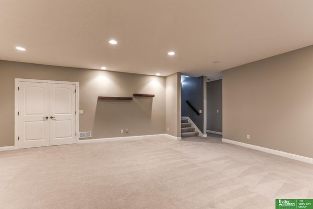 15704 Hartman Avenue, Omaha, NE 68116