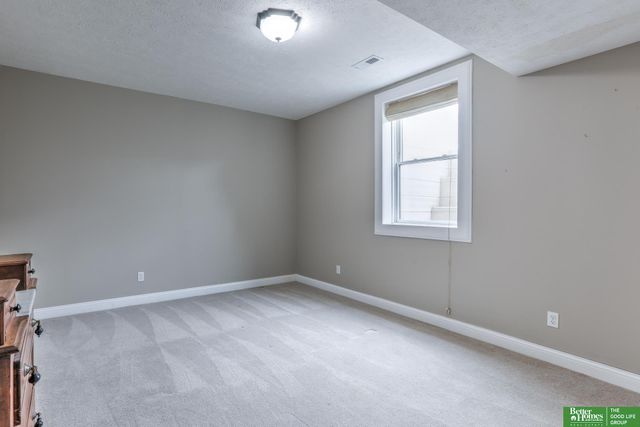 15704 Hartman Avenue, Omaha, NE 68116