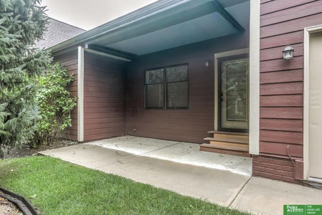 15704 Hartman Avenue, Omaha, NE 68116