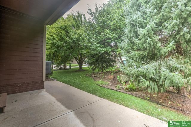 15704 Hartman Avenue, Omaha, NE 68116
